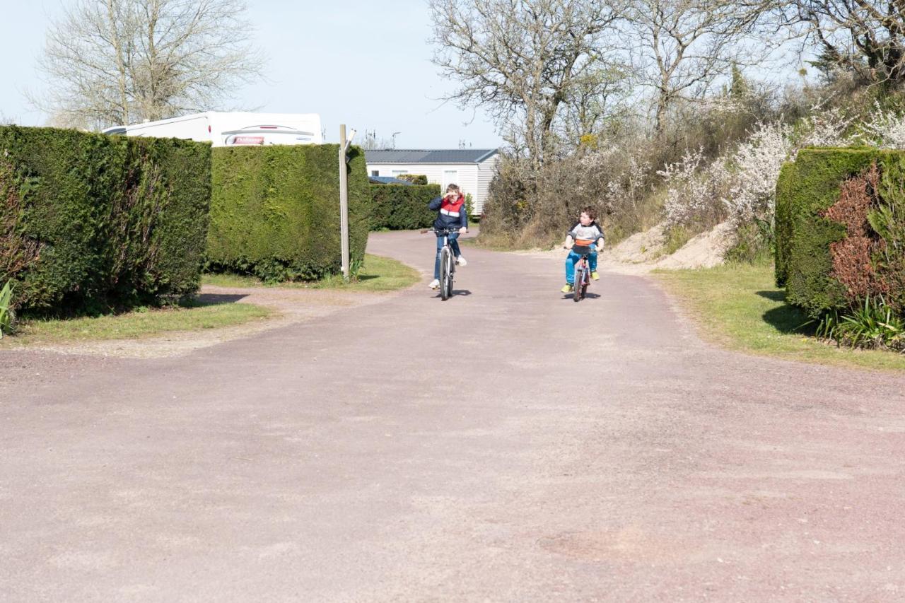 Camping Les Carolins Saint-Lo-d'Ourville Екстер'єр фото